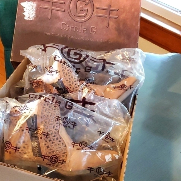 Circle G- Womens Tan Cut Out perforated ankle Boots Zippers Heel Western Sz.7 - Picture 9 of 9